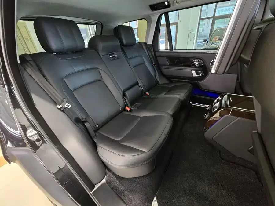 Land Rover Range Rover Range Rover 2022 3.0 L6 400PS Legendary Extended Classic Edition 2022 — миниатюра 5