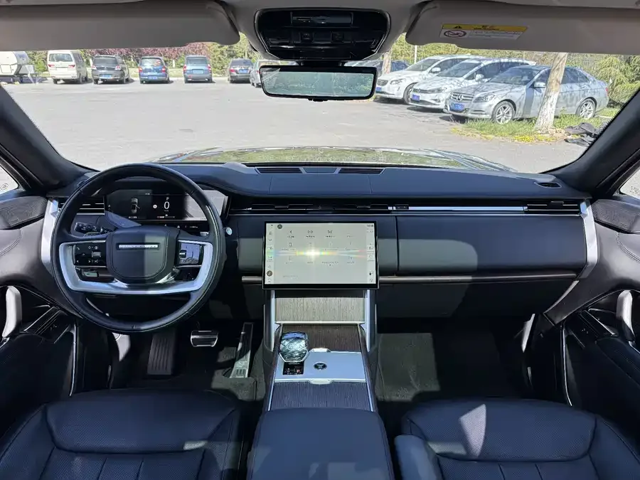 Land Rover Range Rover Range Rover 2024 3.0 L6 400PS Genesis Extended Edition 2024 — миниатюра 4
