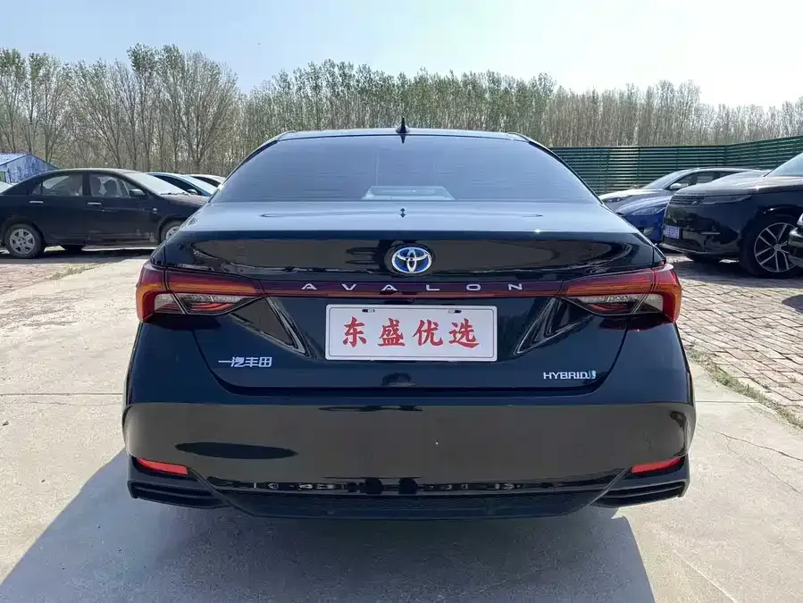 Toyota Avalon 2023 Avalon Hybrid 2.5L Luxury Edition 2023 — миниатюра 2