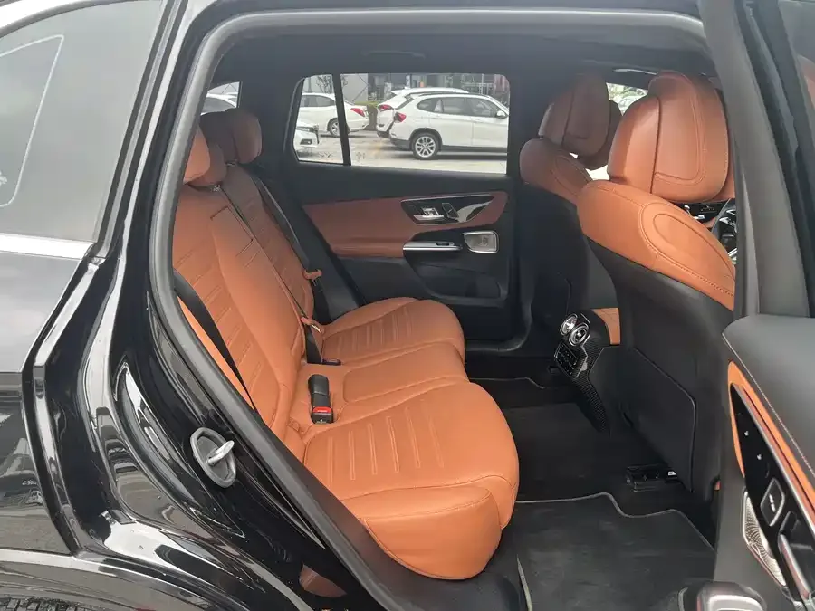 Mercedes-Benz GLC-Class Mercedes-Benz GLC 2025 GLC 300 L 4MATIC Luxury 5-seater 2025 — миниатюра 4