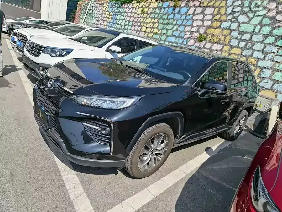 Toyota Wildlander Wildlander 2022 2.0L CVT 2WD Leading Edition 2023 — фото 1, купить с доставкой в Москву