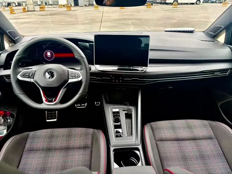 Volkswagen GOLF GTI 2026 Golf GTI 380TSI DSG GTI 2026 — миниатюра 2