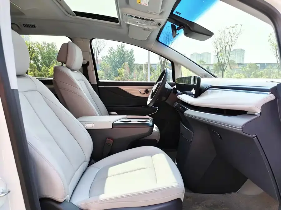 Buick GL8 2025 Lu Zun Zhixiang Edition 2025 — миниатюра 2