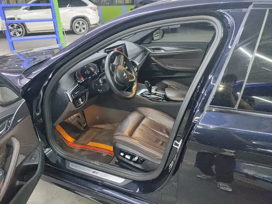 BMW 5 Series BMW 5 Series (Imported) 2022 540i Fashion Edition M Sport Package 2022 — миниатюра 2