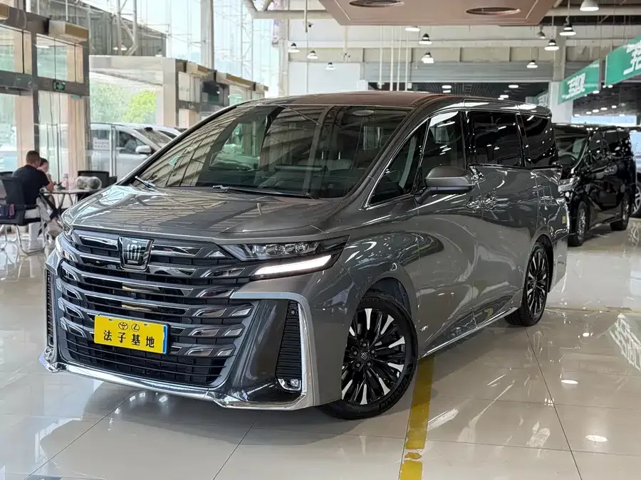 Toyota Crown Vellfire 2023