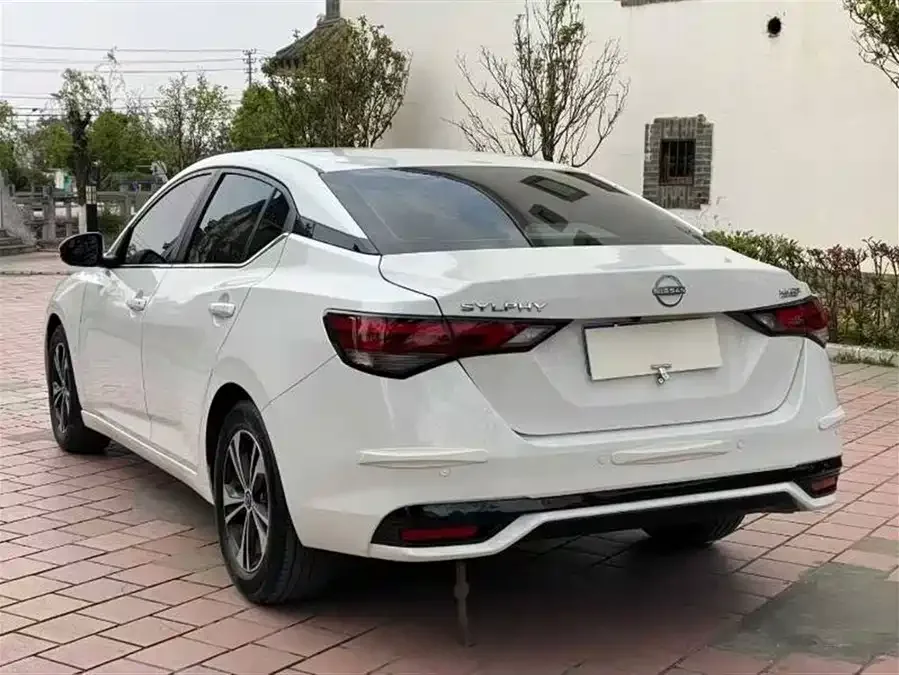 Nissan Sylphy Sylphy 2023 1.6L CVT Enjoy Edition 2024 — миниатюра 3
