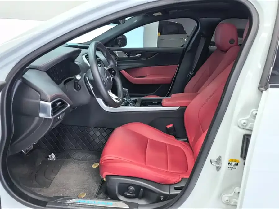 Jaguar XEL 2024 2.0T 250PS R-DYNAMIC S Black Sports Edition 2024 — миниатюра 3