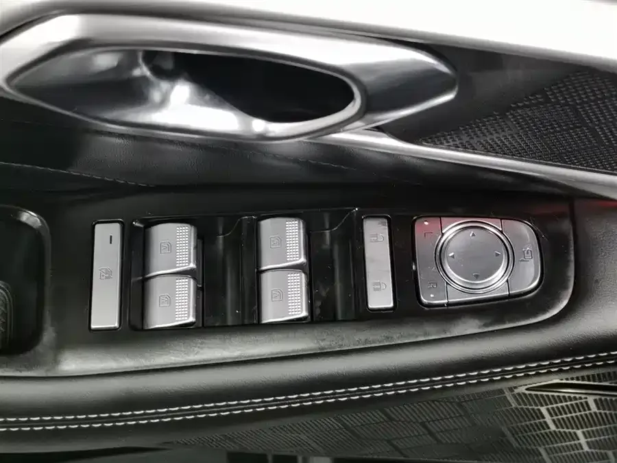 GAC Trumpchi GS8 Trumpchi GS8 2025 Pilot Series 2.0TGDI 4WD Luxury Edition 5-seater 2024 — миниатюра 3