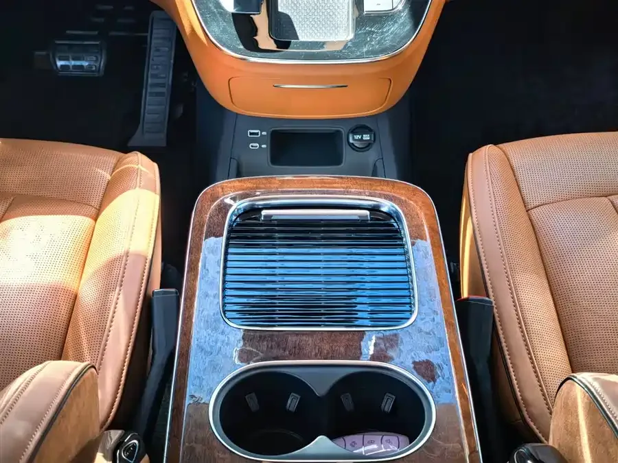 Hongqi HQ9 Hongqi HQ9 2023 2.0T Intelligent Connection Flagship Edition 2023 — миниатюра 4