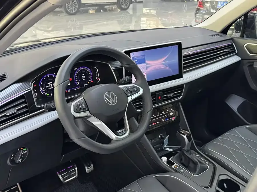 Volkswagen Tiguan L Tiguan L 2024 Outstanding Model 330TSI Automatic Two-Wheel Drive R-Line Dragon Glory Edition 2026 — миниатюра 3