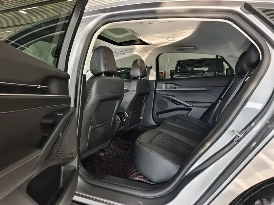 Ford Mondeo Mondeo 2025 2.0T EcoBoost Luxury Edition 2025 — миниатюра 3