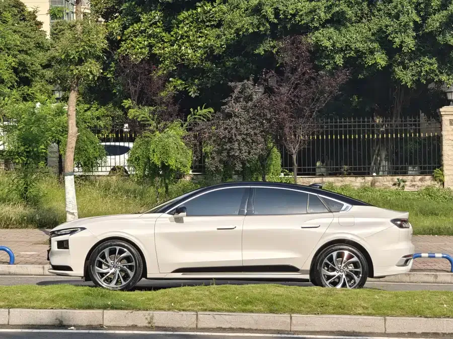 Ford Mondeo 2023 Mondeo EcoBoost 245 Extreme Edition 2023 — миниатюра 5