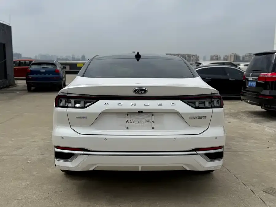 Ford Mondeo 2022 Mondeo EcoBoost 245 Luxury 2023 — миниатюра 4