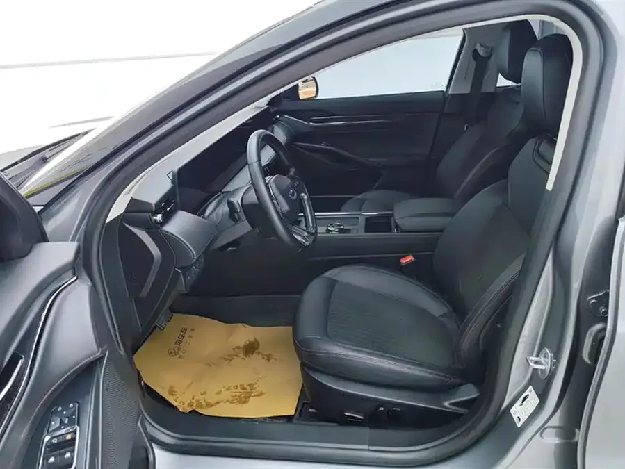 Ford Mondeo 2023 Mondeo EcoBoost 245 Luxury 2024 — миниатюра 3