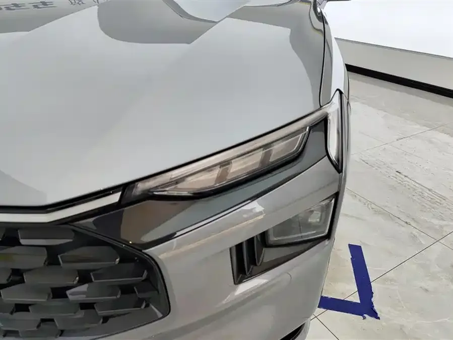 Ford Mondeo 2023 Mondeo EcoBoost 245 Luxury 2024 — миниатюра 5