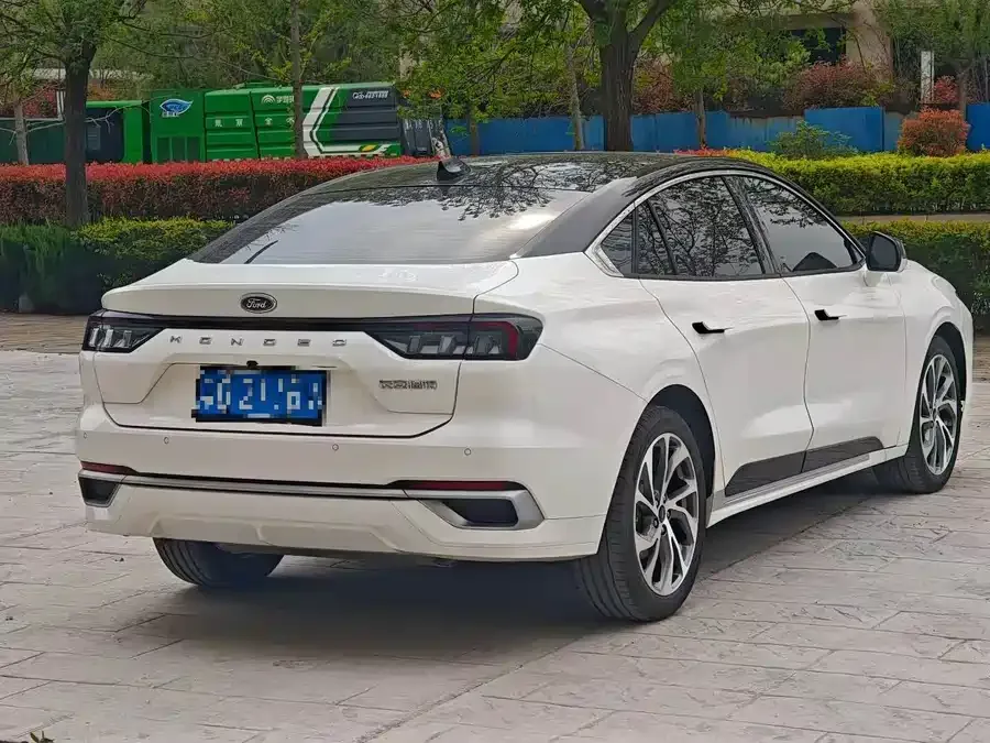 Ford Mondeo 2023 Mondeo EcoBoost 245 Luxury 2024 — миниатюра 2