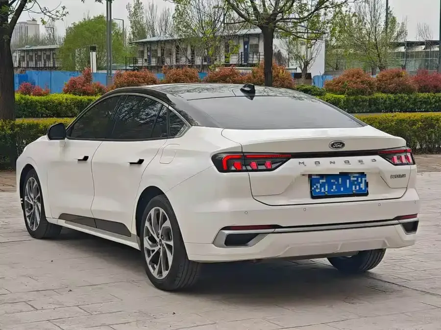 Ford Mondeo 2023 Mondeo EcoBoost 245 Luxury 2024 — миниатюра 4