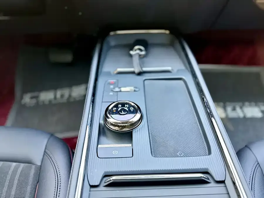 Ford Mondeo 2023 Mondeo EcoBoost 245 Luxury 2024 — миниатюра 4