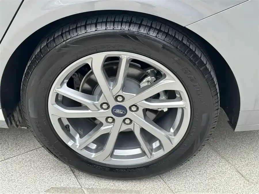 Ford Mondeo 2023 Mondeo EcoBoost 180 Luxury 2024 — миниатюра 5