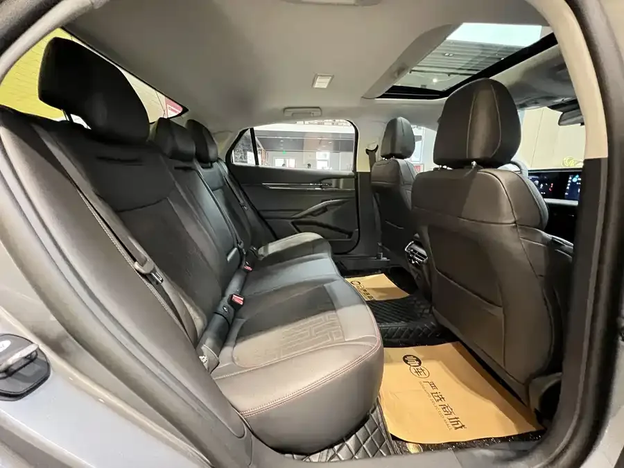 Ford Mondeo 2023 Mondeo EcoBoost 245 Luxury 2024 — миниатюра 3