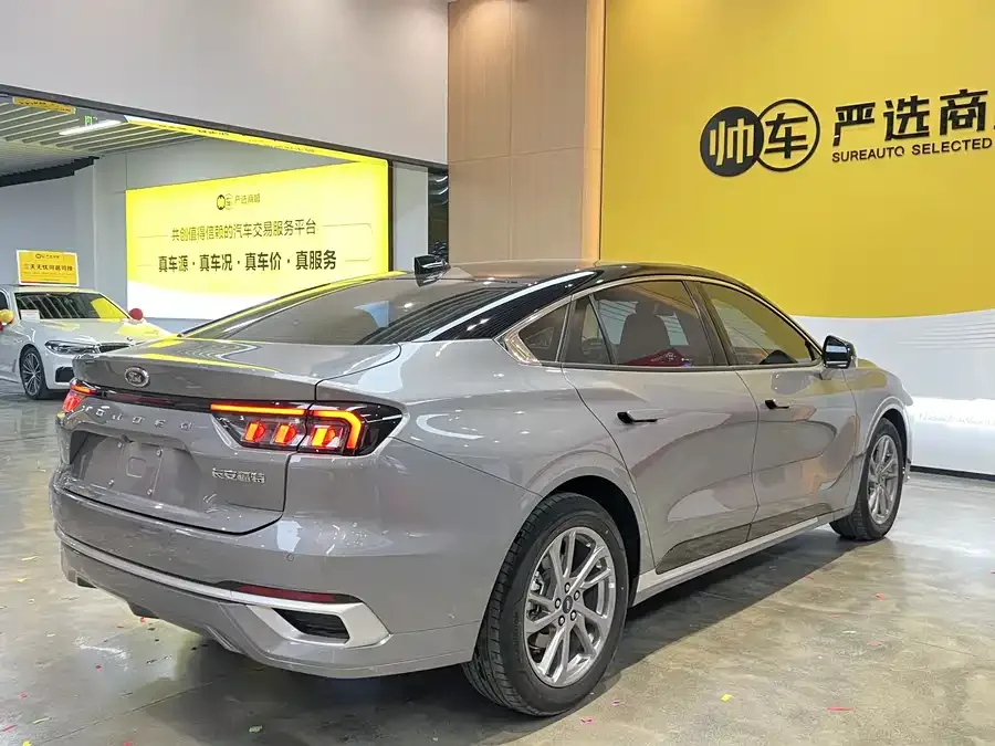Ford Mondeo 2023 Mondeo EcoBoost 245 Luxury 2024 — миниатюра 4