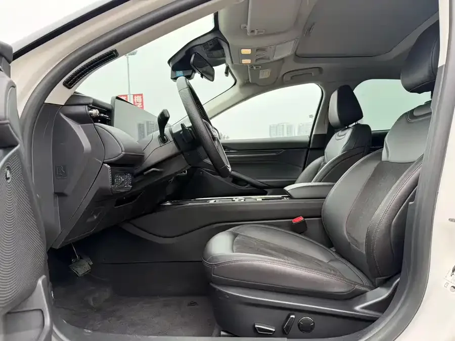 Ford Mondeo 2023 Mondeo EcoBoost 245 Luxury 2023 — миниатюра 4