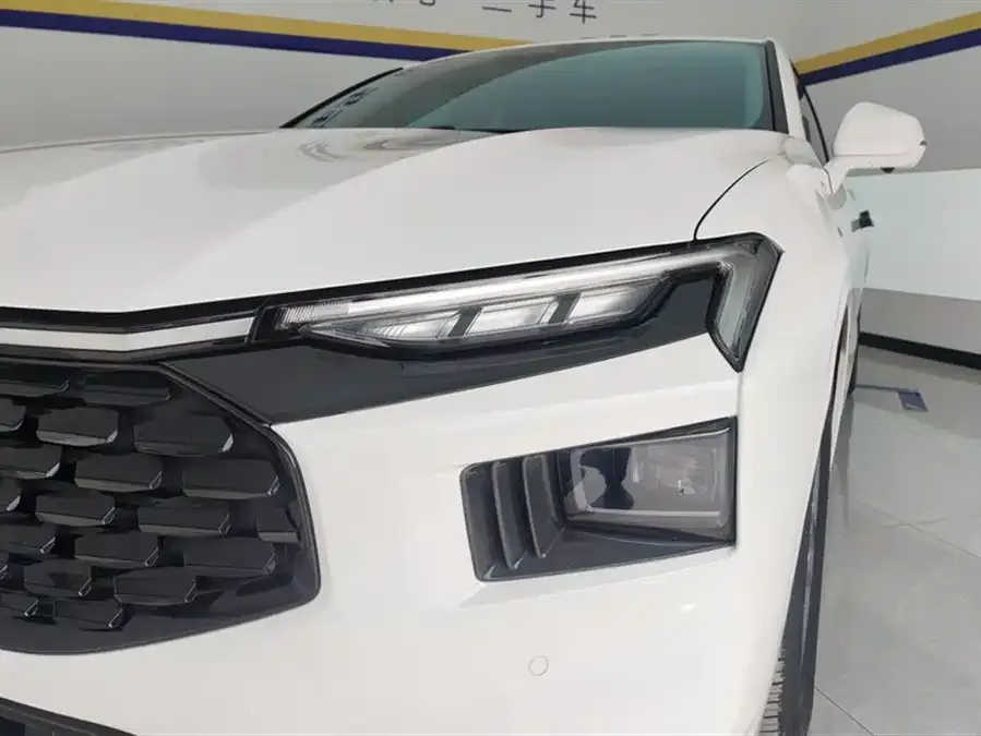 Ford Mondeo 2023 Mondeo EcoBoost 180 Luxury 2024 — миниатюра 5