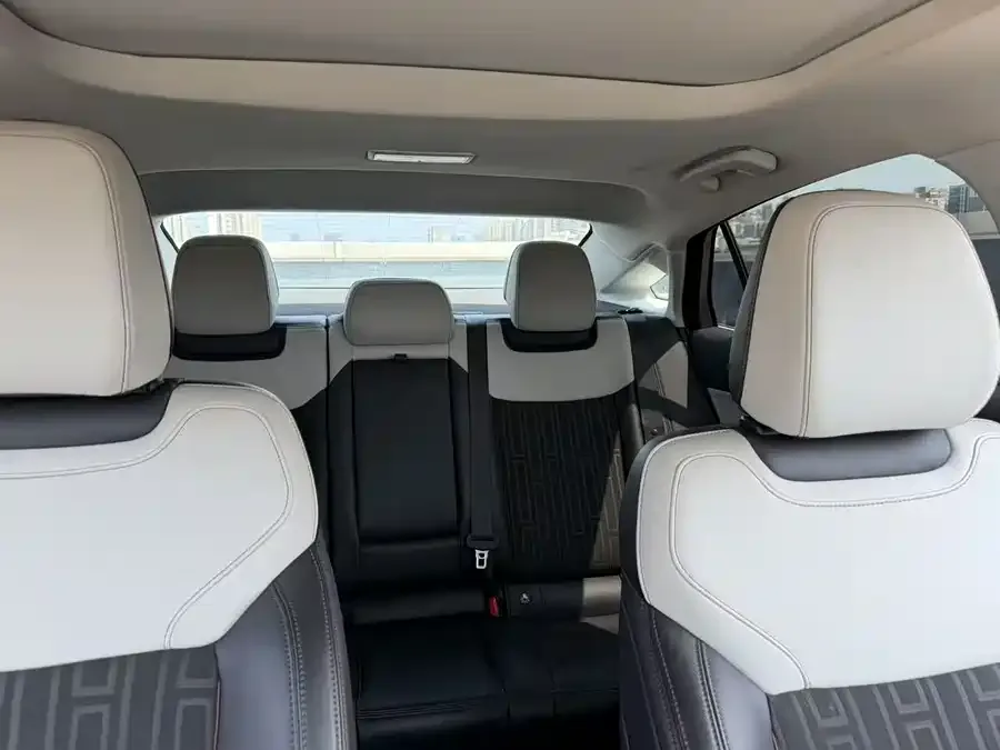 Ford Mondeo 2022 Mondeo EcoBoost 245 Luxury 2022 — миниатюра 4