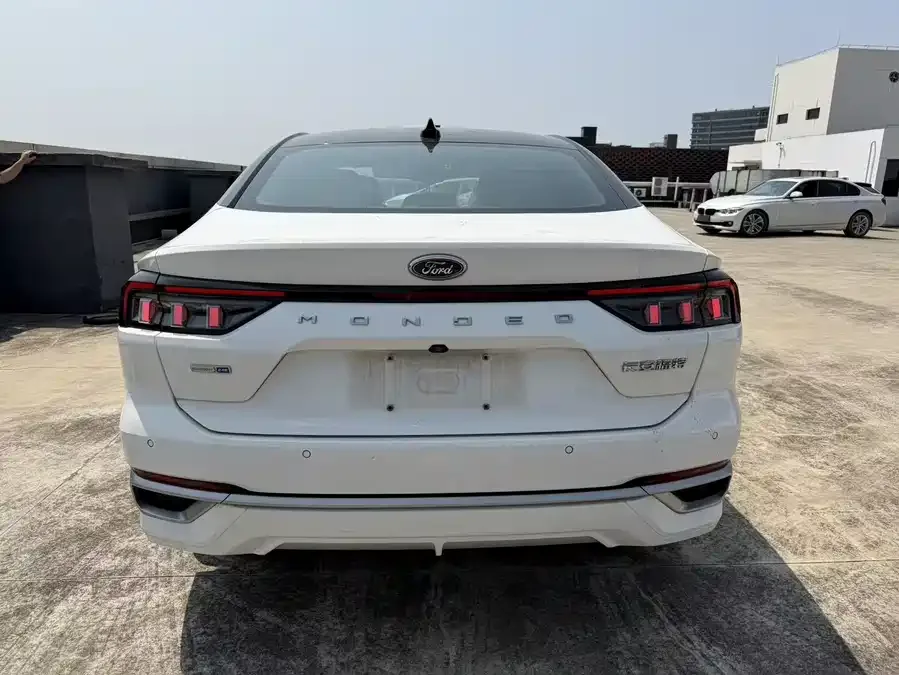 Ford Mondeo 2022 Mondeo EcoBoost 245 Luxury 2022 — миниатюра 5