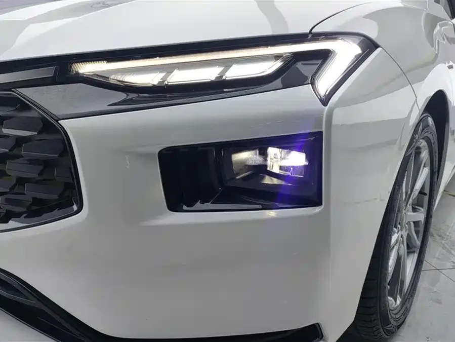 Ford Mondeo 2023 Mondeo EcoBoost 245 Luxury 2024 — миниатюра 2