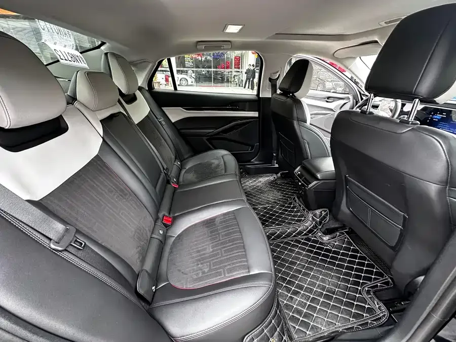 Ford Mondeo 2022 Mondeo EcoBoost 245 Luxury 2023 — миниатюра 3