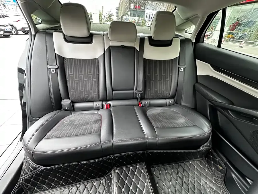 Ford Mondeo 2022 Mondeo EcoBoost 245 Luxury 2023 — миниатюра 4