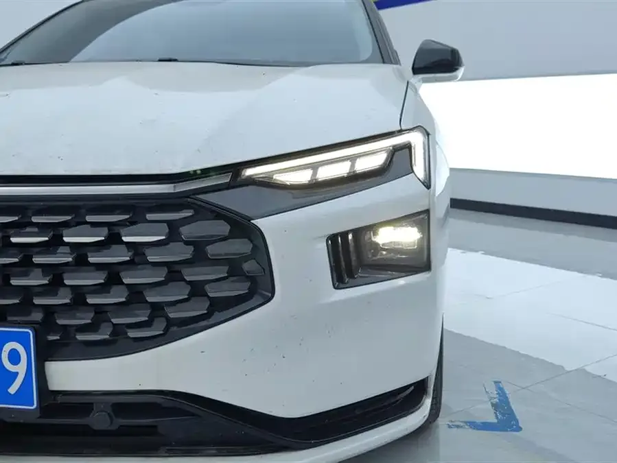 Ford Mondeo 2022 Mondeo EcoBoost 245 Luxury 2022 — миниатюра 5