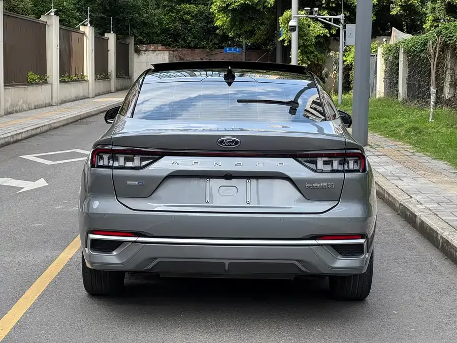 Ford Mondeo 2022 Mondeo EcoBoost 245 Extreme Edition 2022 — миниатюра 3