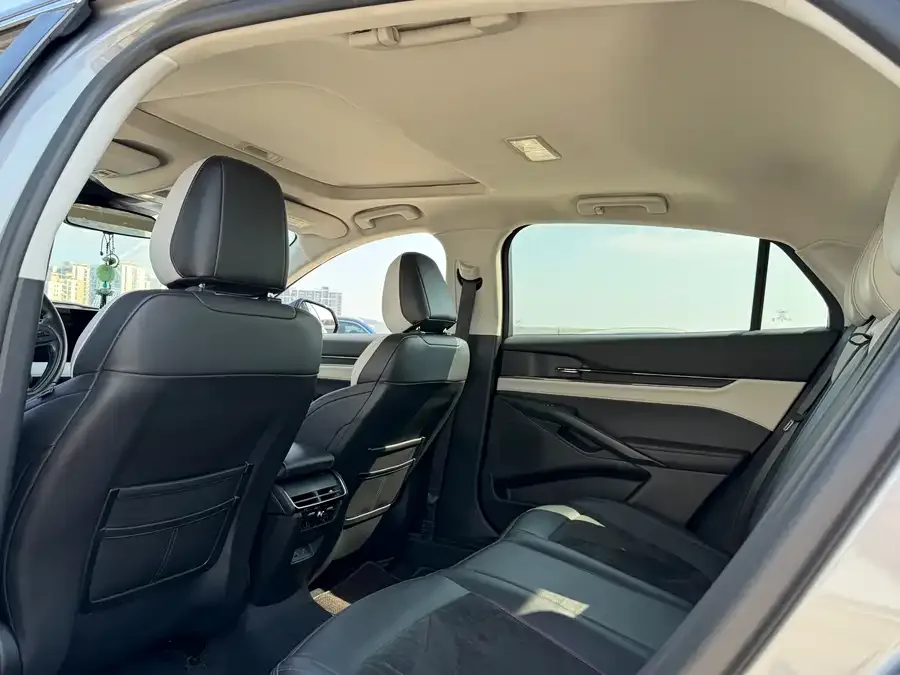 Ford Mondeo 2022 Mondeo EcoBoost 245 Luxury 2022 — миниатюра 4