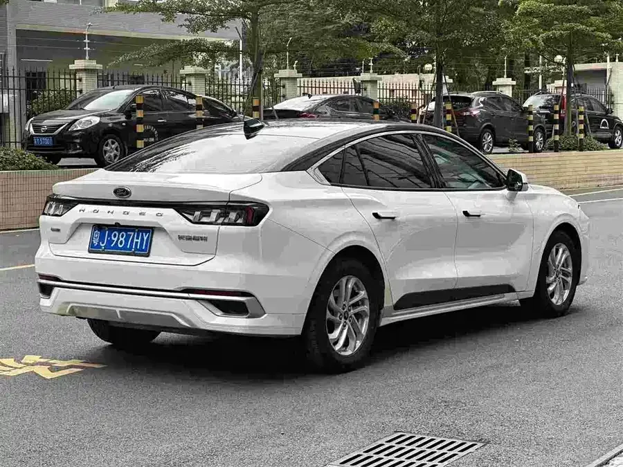 Ford Mondeo 2022 Mondeo EcoBoost 245 Fashion Edition 2023 — миниатюра 3