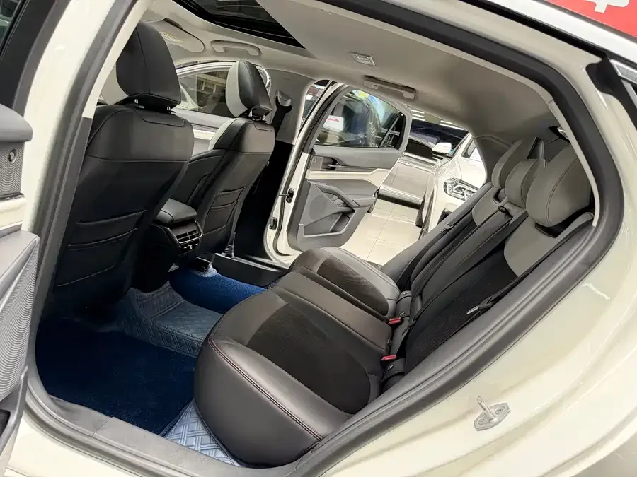 Ford Mondeo Mondeo 2022 facelift EcoBoost 245 luxury model 2022 — миниатюра 4