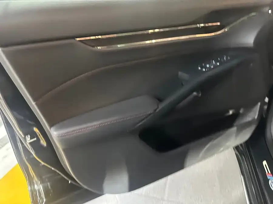 Ford Mondeo 2023 Mondeo EcoBoost 180 Luxury 2023 — миниатюра 3