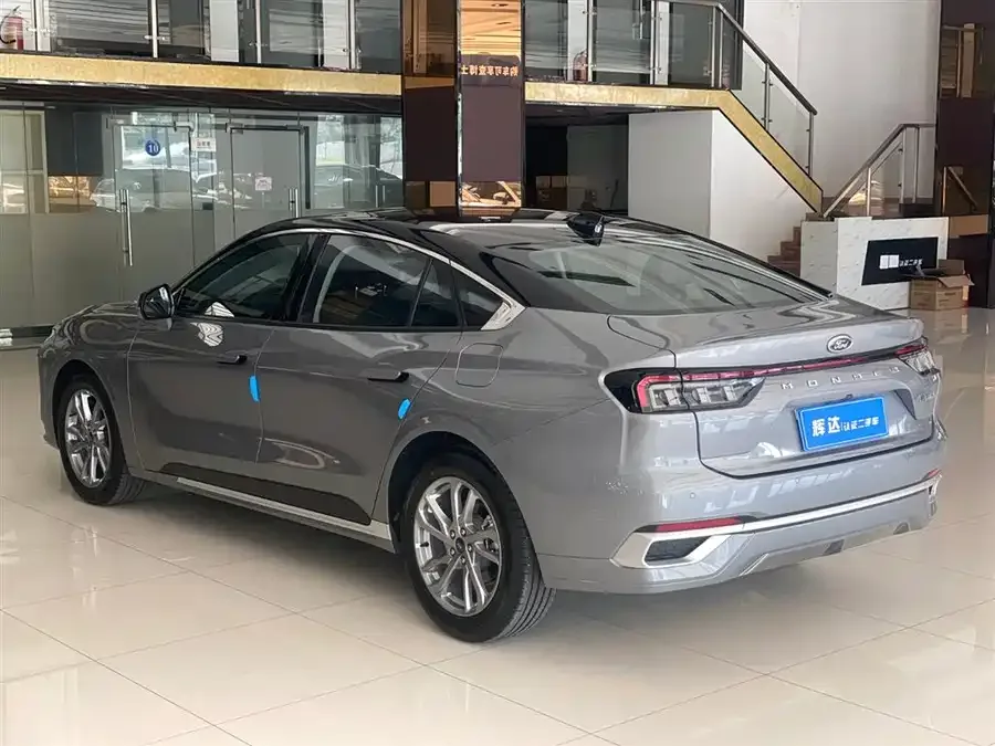 Ford Mondeo 2023 Mondeo EcoBoost 245 Luxury 2024 — миниатюра 2