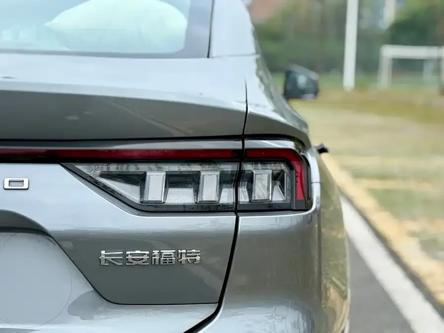 Ford Mondeo Mondeo 2025 2.0T EcoBoost Luxury Edition 2025 — миниатюра 3