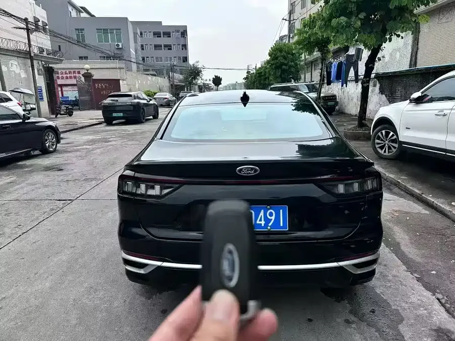 Ford Mondeo 2023 Mondeo EcoBoost 245 Luxury 2024 — миниатюра 4