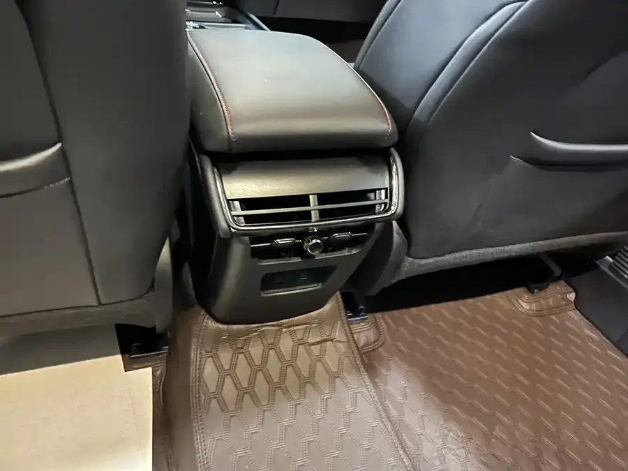 Ford Mondeo 2023 Mondeo EcoBoost 245 Luxury 2024 — миниатюра 3