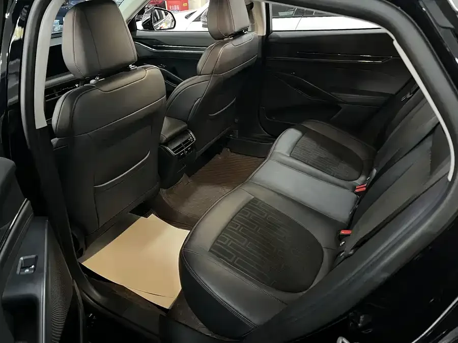 Ford Mondeo 2023 Mondeo EcoBoost 245 Luxury 2024 — миниатюра 5