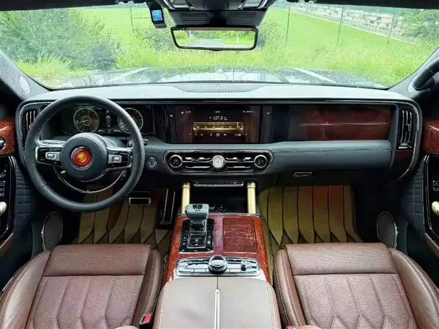 Hongqi Golden Sunflower National Glory Hongqi Golden Sunflower National Glory 2022 4.0T Deluxe Flagship Edition 4-seater 2023 — миниатюра 2