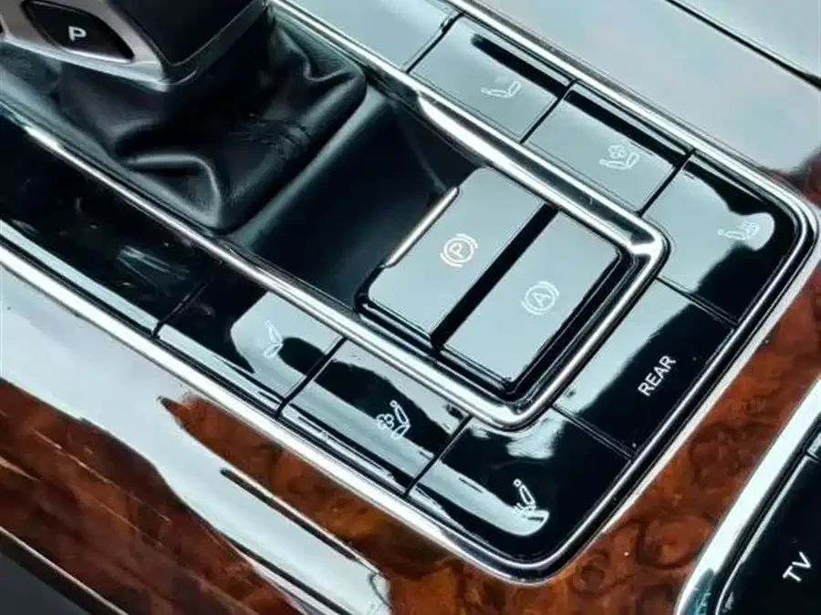 Hongqi Golden Sunflower National Glory Hongqi Golden Sunflower National Glory 2022 4.0T Deluxe Flagship Edition 4-seater 2023 — миниатюра 3