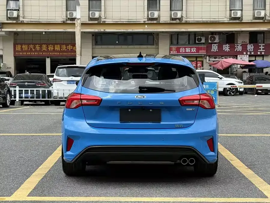 Ford Focus Focus 2022 hatchback EcoBoost 180 automatic ST Line 2023 — миниатюра 2