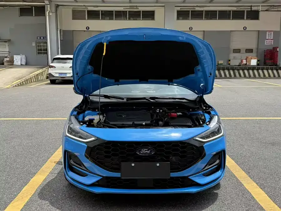 Ford Focus Focus 2022 hatchback EcoBoost 180 automatic ST Line 2023 — миниатюра 3