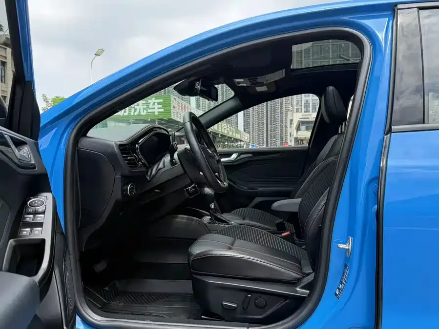 Ford Focus Focus 2022 hatchback EcoBoost 180 automatic ST Line 2023 — миниатюра 4