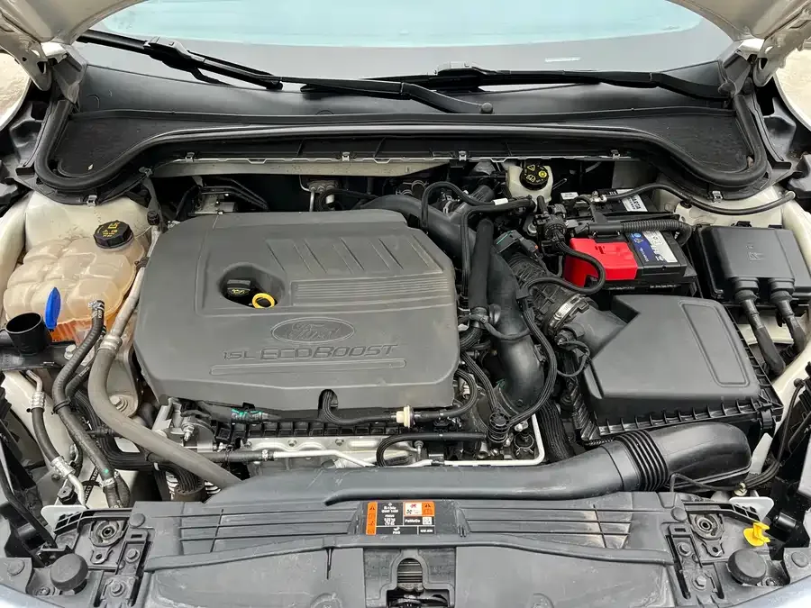 Ford Focus Focus 2022 sedan EcoBoost 180 automatic ST Line 2023 — миниатюра 2