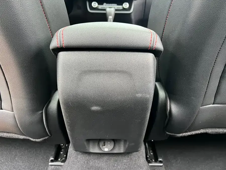 Ford Focus Focus 2022 sedan EcoBoost 180 automatic ST Line 2023 — миниатюра 5